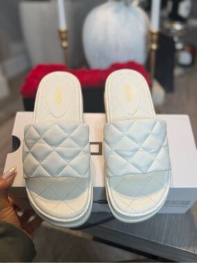 White quilted slides